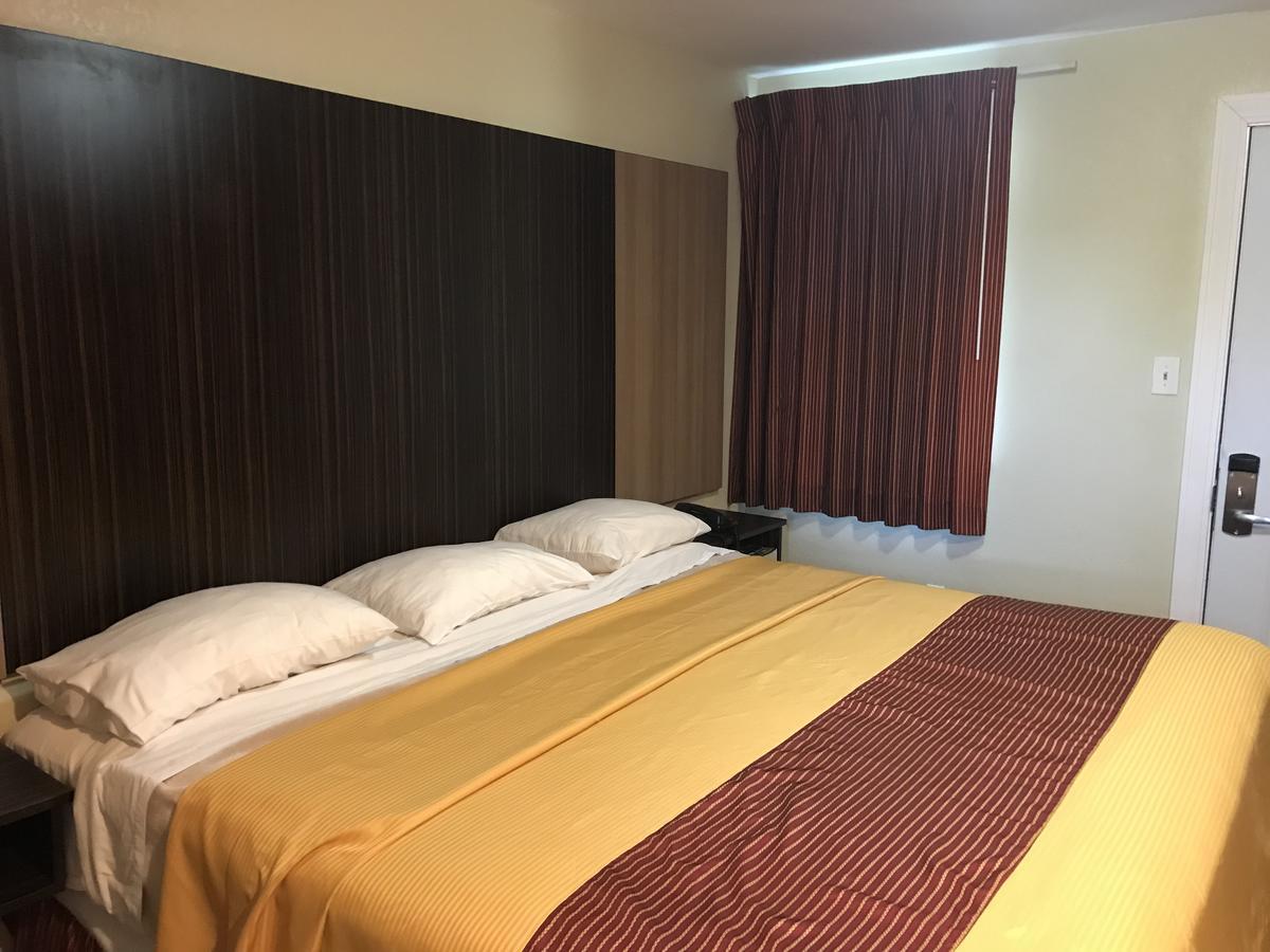 Budget Motel *
